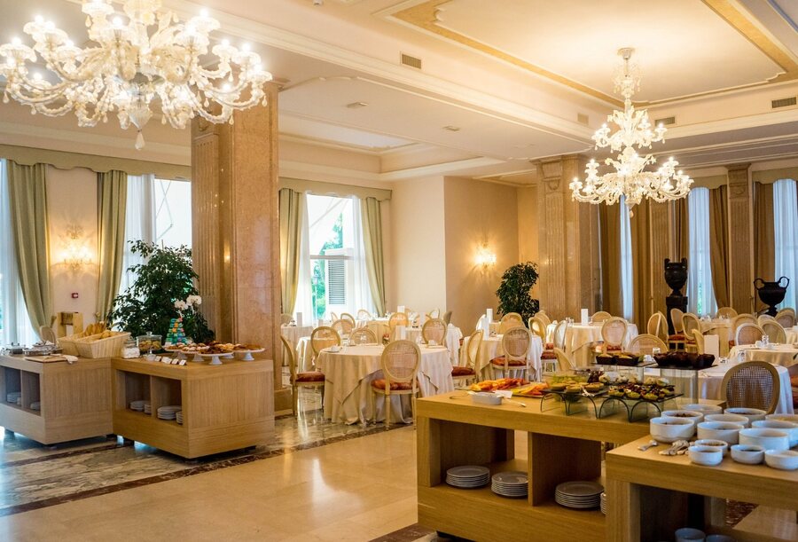 Salle de restaurant d'un hôtel
